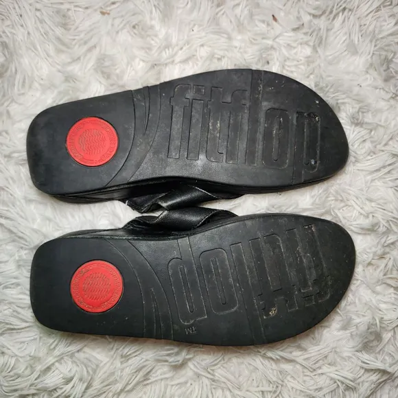 Fitflop Lulu Leather Toepost Thong Sandals