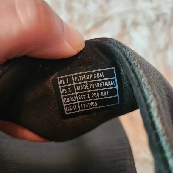 Fitflop Lulu Leather Toepost Thong Sandals