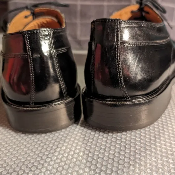 Florsheim Imperial vintage 10 black higloss leather Oxford style lace up loafer