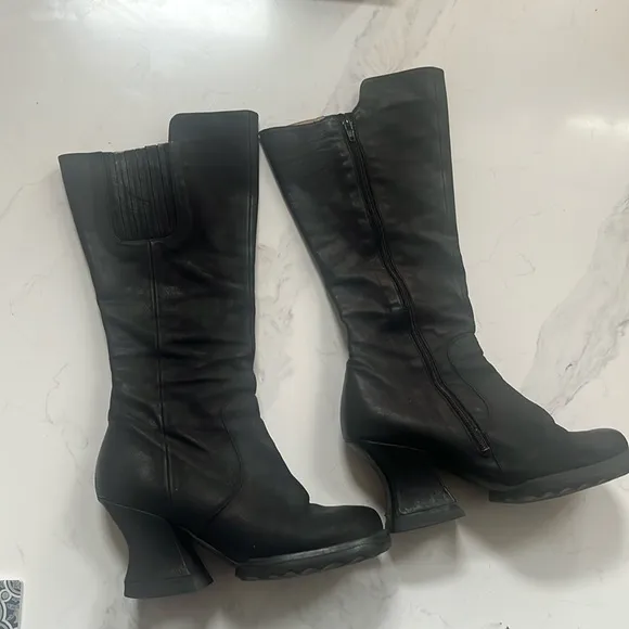 Fluevog Lato tall leather black boots sz 9