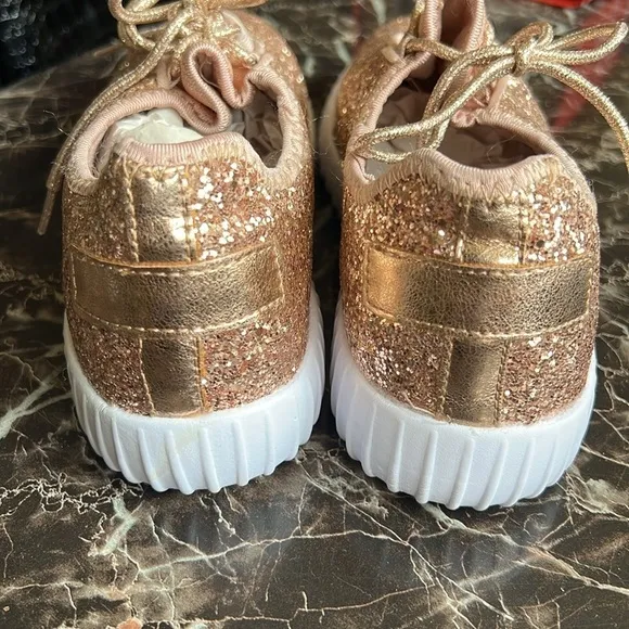 Forever Glitter Sneaker w Elastic Tongue &amp; White Outsole size 10