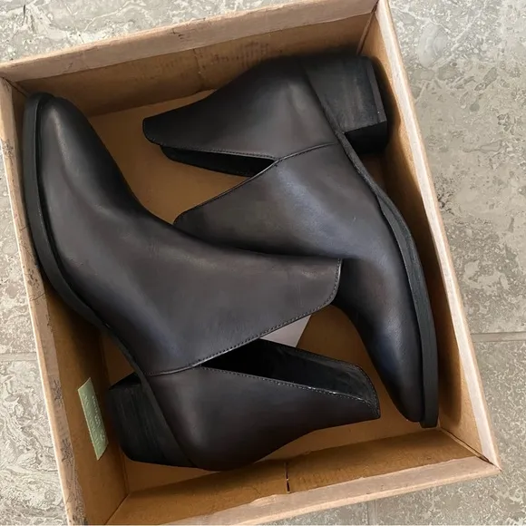Free People Charm Double-V Ankle Booties in Black Leather, Size 38.5 New in Box