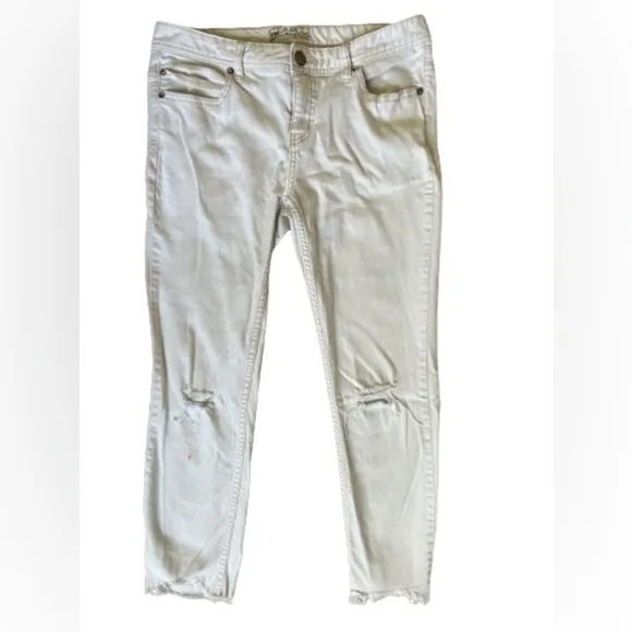 Free People Classic Mid Rise DistressedCropped Raw Hem White Jeans Size 29
