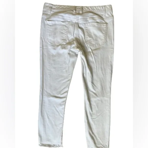 Free People Classic Mid Rise DistressedCropped Raw Hem White Jeans Size 29