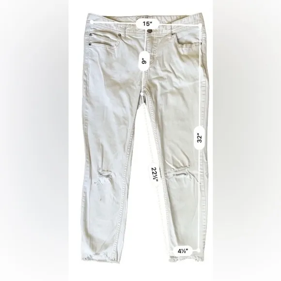 Free People Classic Mid Rise DistressedCropped Raw Hem White Jeans Size 29