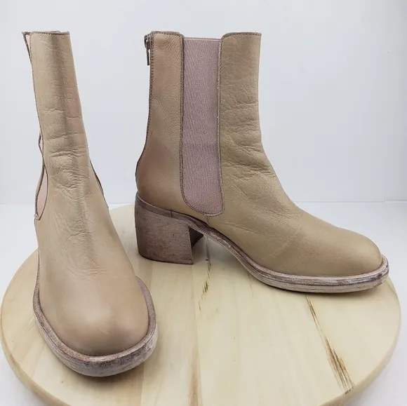 Free People Essential Chelsea Boot Size 38  Sandy Beige Stacked Heel Classic