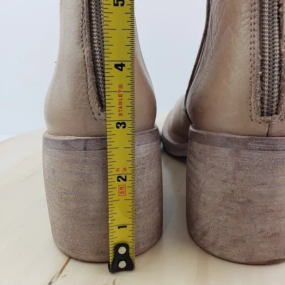 Free People Essential Chelsea Boot Size 38  Sandy Beige Stacked Heel Classic