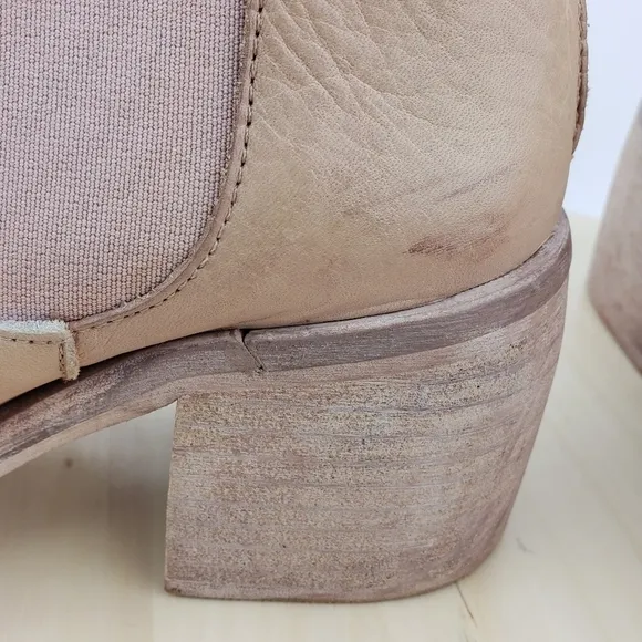 Free People Essential Chelsea Boot Size 38  Sandy Beige Stacked Heel Classic