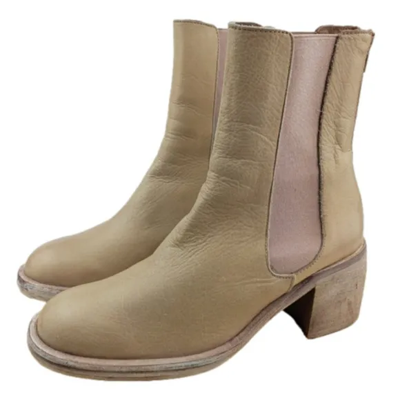Free People Essential Chelsea Boot Size 38  Sandy Beige Stacked Heel Classic