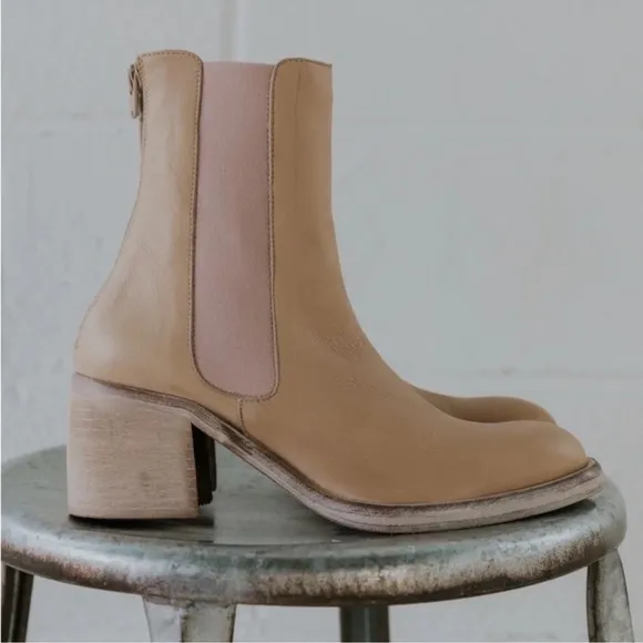 Free People Essential Chelsea Boots Size 38