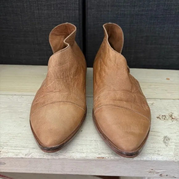 Free People Royale Leather Flat Camel Size 8.5 Retails $198.00
