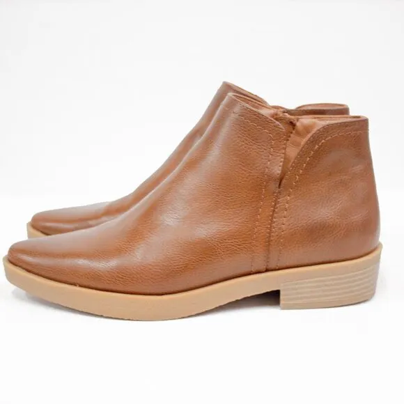 Frye &amp; Co Brown Booties Womens Size 8.5 Pointed Toe Ankle Boots Stacked Heel EUC
