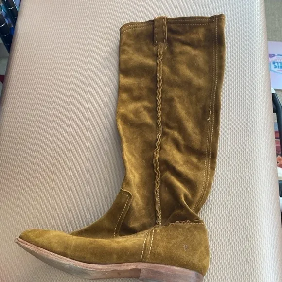Frye boots 9b,​​​​​​​​​​​​​​​​​​​​​​​​​