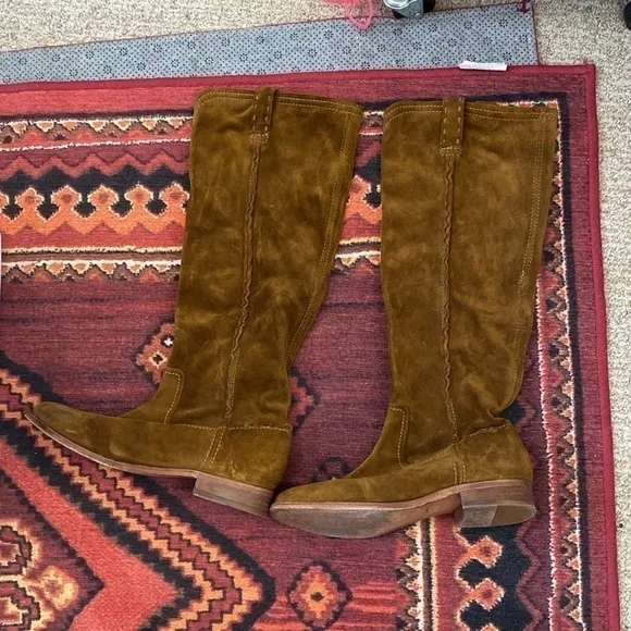 Frye boots 9b,​​​​​​​​​​​​​​​​​​​​​​​​​
