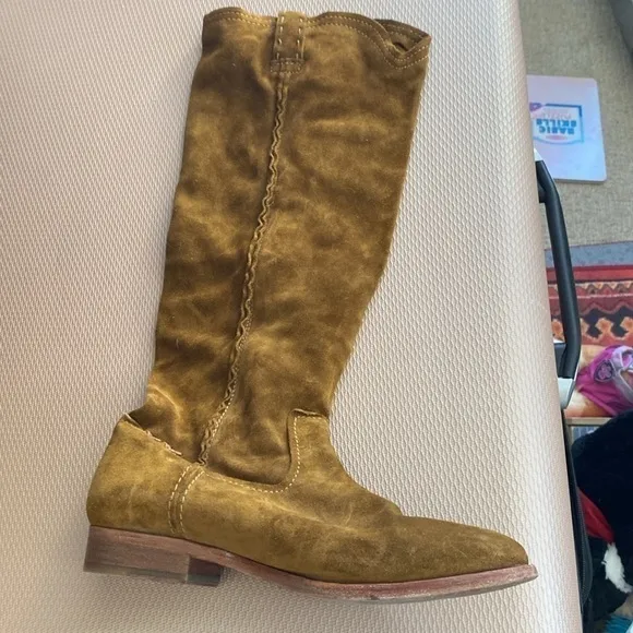 Frye boots 9b,​​​​​​​​​​​​​​​​​​​​​​​​​