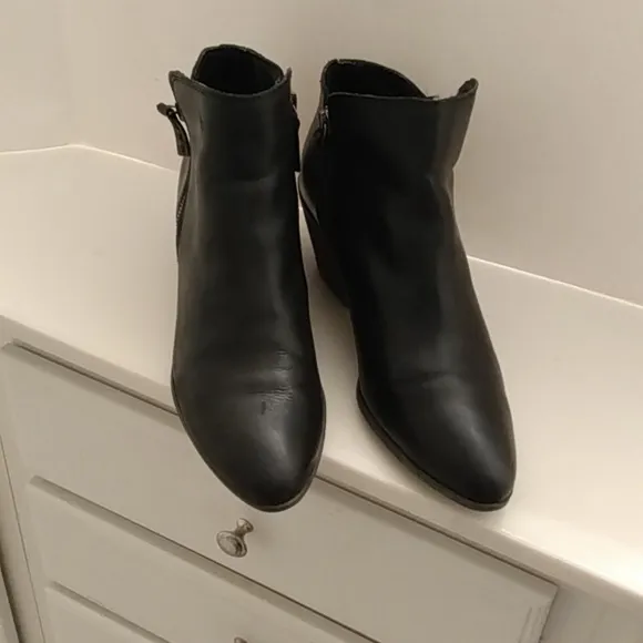 FRYE Judith Black Leather Double Zip Ankle Boots Stacked Heel Booties