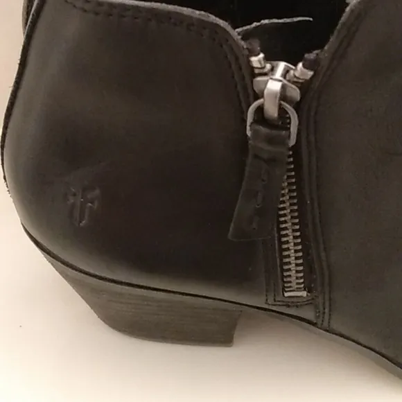 FRYE Judith Black Leather Double Zip Ankle Boots Stacked Heel Booties