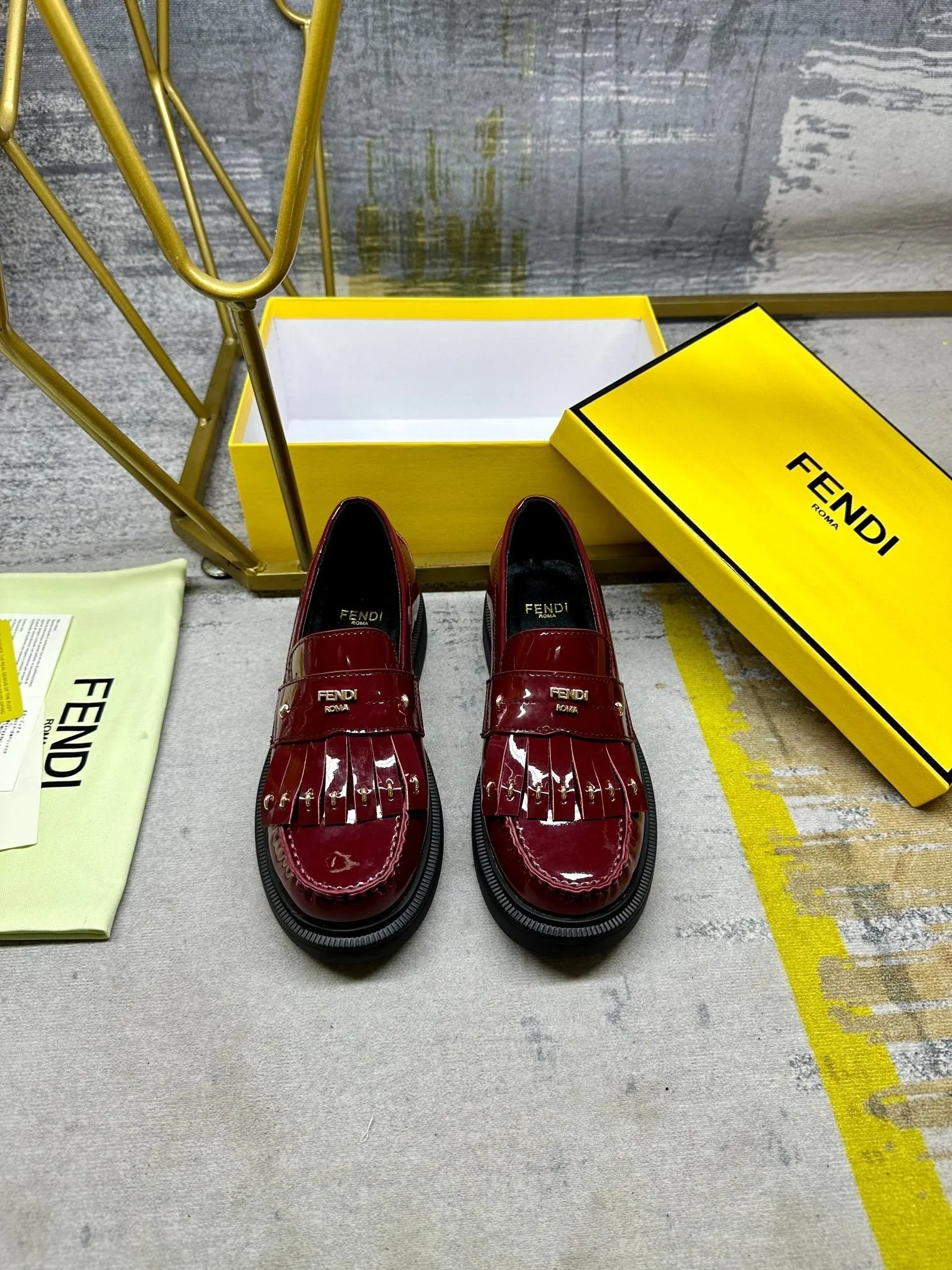 GOLD BAGUETTE CALFSKIN WITH FENDI FENDI Weather-resistant LOAFERS HARDWARE High-precision IN RED MAROON