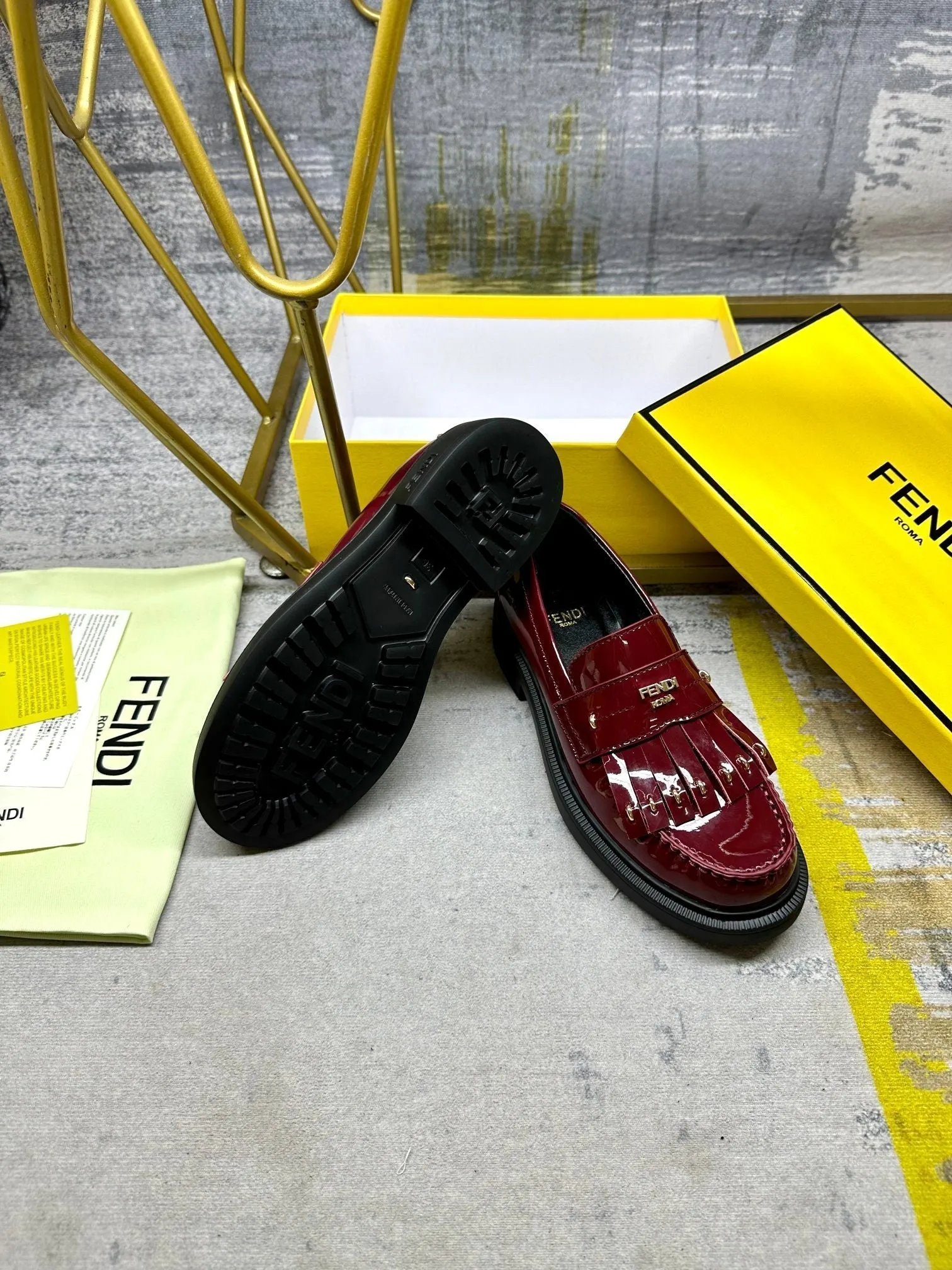 GOLD BAGUETTE CALFSKIN WITH FENDI FENDI Weather-resistant LOAFERS HARDWARE High-precision IN RED MAROON