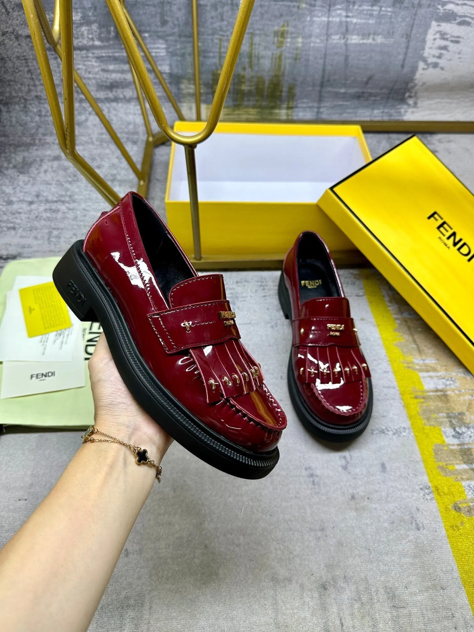 GOLD BAGUETTE CALFSKIN WITH FENDI FENDI Weather-resistant LOAFERS HARDWARE High-precision IN RED MAROON