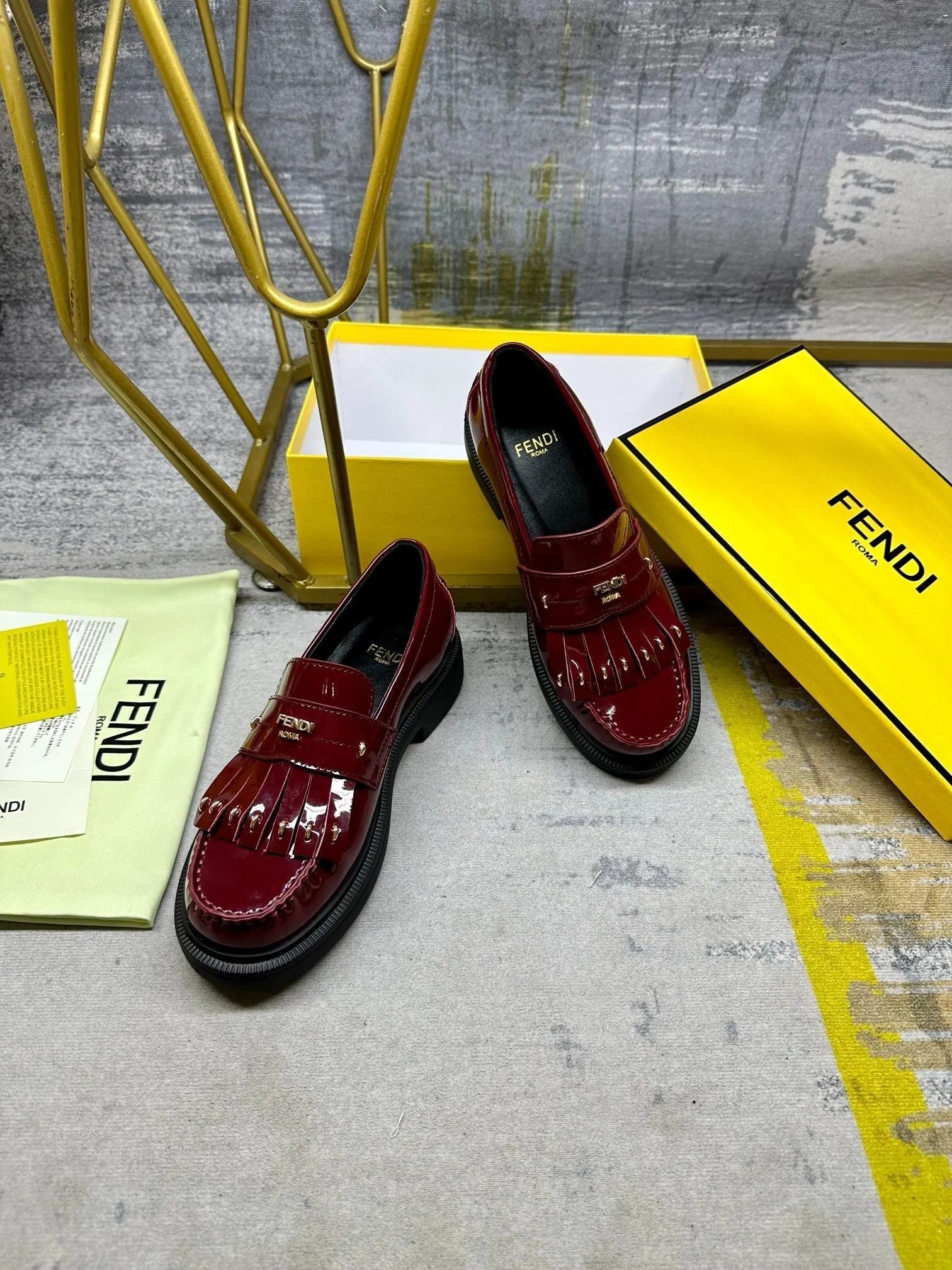 GOLD BAGUETTE CALFSKIN WITH FENDI FENDI Weather-resistant LOAFERS HARDWARE High-precision IN RED MAROON