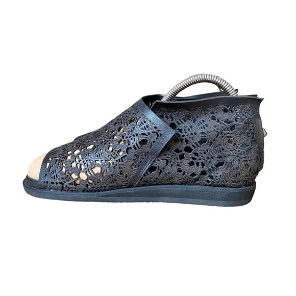 Golo Black Laser Cut Alexie Leather Sandal Flats - Size 8