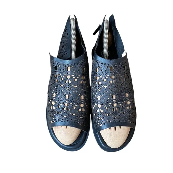 Golo Black Laser Cut Alexie Leather Sandal Flats - Size 8