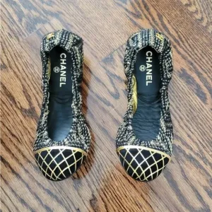 Gorgeous Black and Gold Tweed flats size 36. Lamb skin lined! One shoe bag!