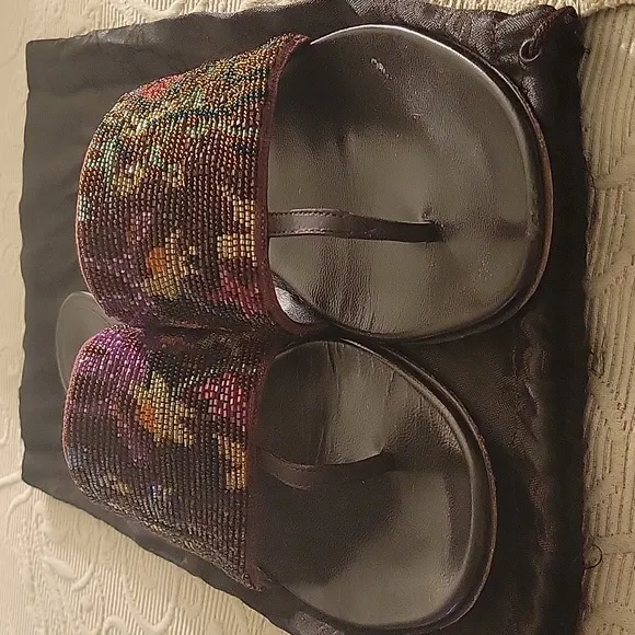 Gucci Thong Sandals Size 9B