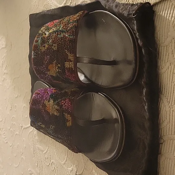 Gucci Thong Sandals Size 9B