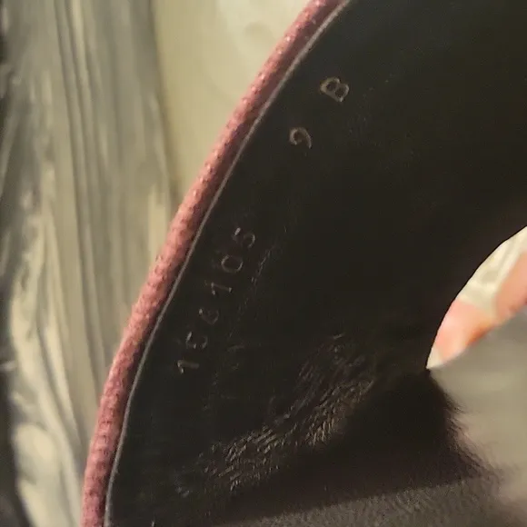 Gucci Thong Sandals Size 9B