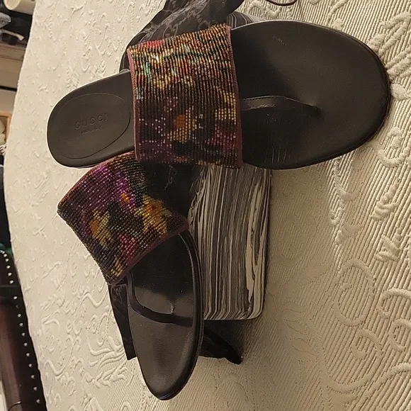 Gucci Thong Sandals Size 9B