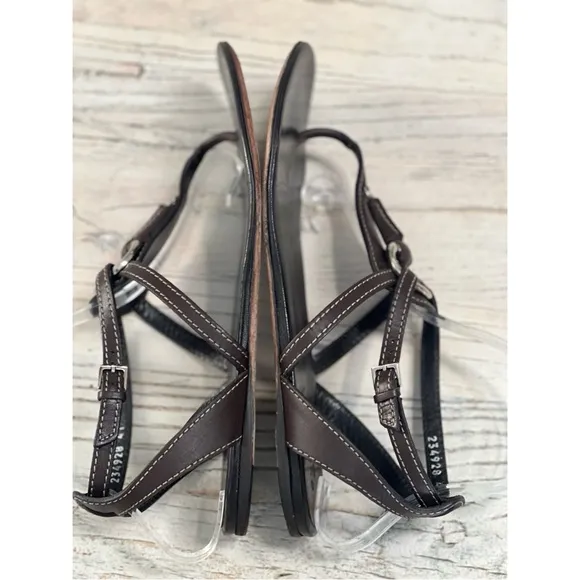 Gucci woman’s Brown leather thong sandal size US 11