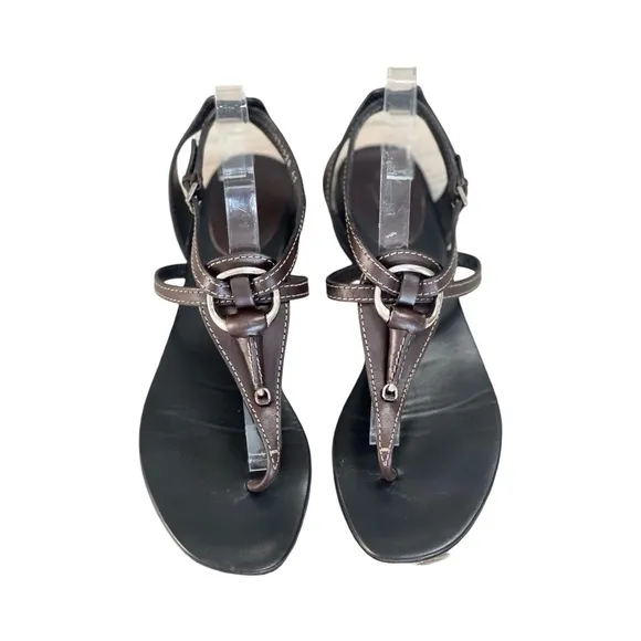 Gucci woman’s Brown leather thong sandal size US 11