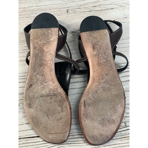 Gucci woman’s Brown leather thong sandal size US 11