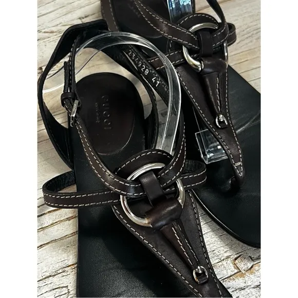 Gucci woman’s Brown leather thong sandal size US 11