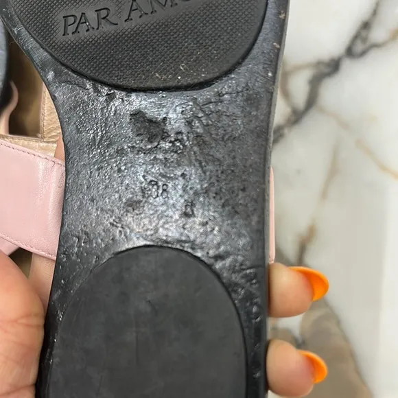 Gucci Women’s Leather Thong Sandals with double G