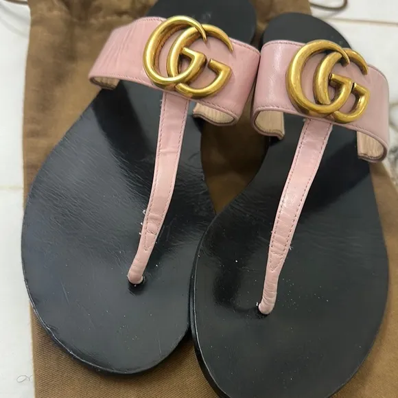 Gucci Women’s Leather Thong Sandals with double G