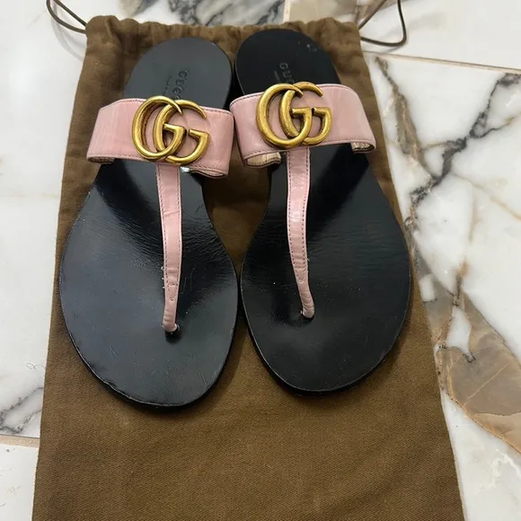 Gucci Women’s Leather Thong Sandals with double G