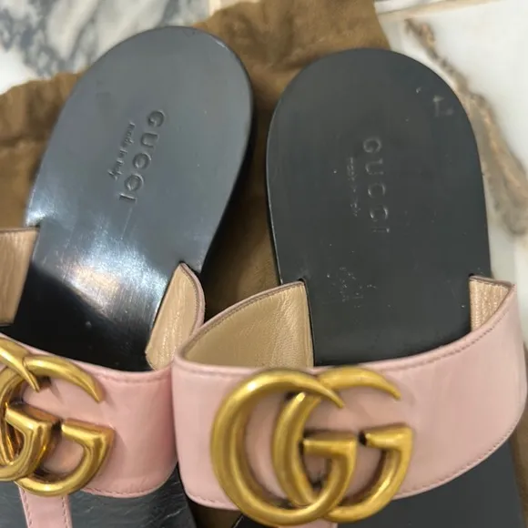 Gucci Women’s Leather Thong Sandals with double G