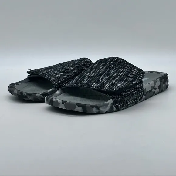 Hey Dude Sandals. Size 9