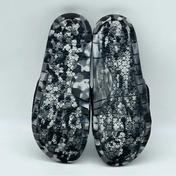 Hey Dude Sandals. Size 9
