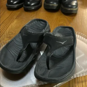 Hoka One One Ora Recovery Womens US 9 Mens US 7.5 Black Flip Flop Thong Sandals