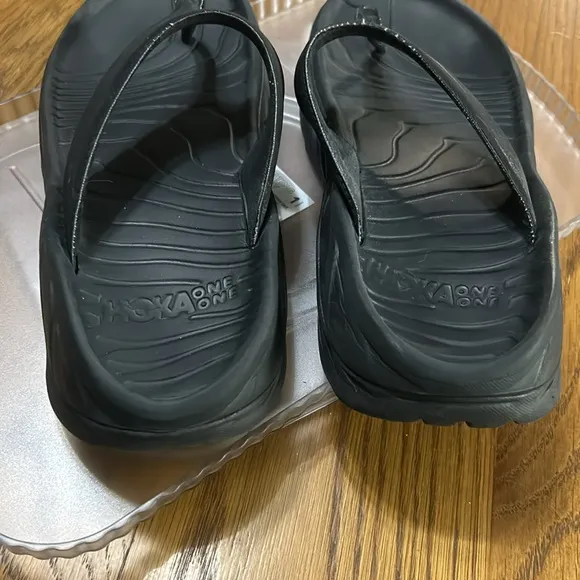 Hoka One One Ora Recovery Womens US 9 Mens US 7.5 Black Flip Flop Thong Sandals