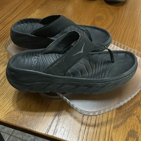Hoka One One Ora Recovery Womens US 9 Mens US 7.5 Black Flip Flop Thong Sandals