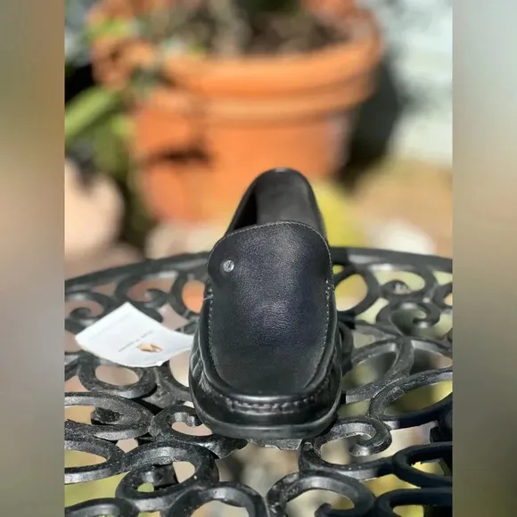 Hush Puppies — Black Leather Loafers