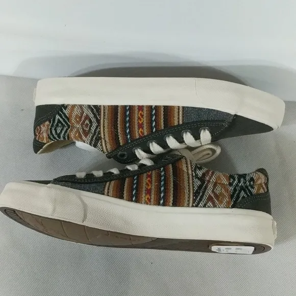 Inkkas Cusco Low Top Traditional Peruvian Design Sneakers - Big Kid's size 3.5