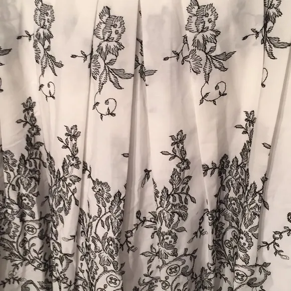 Isda &amp; co 🌹 Stunning embroidered skirt