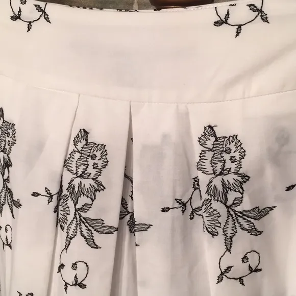 Isda &amp; co 🌹 Stunning embroidered skirt