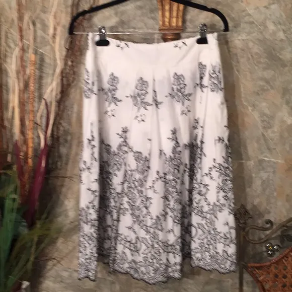 Isda &amp; co 🌹 Stunning embroidered skirt